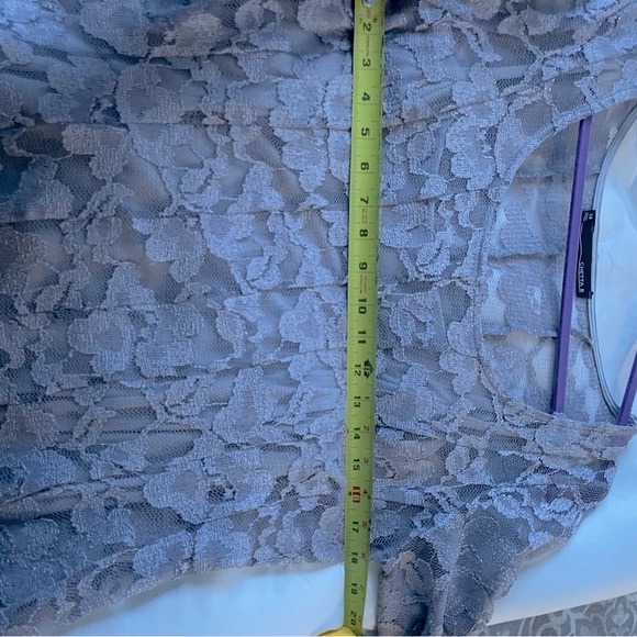 Special occasion long sleeve lace top. - Picture 9 of 10